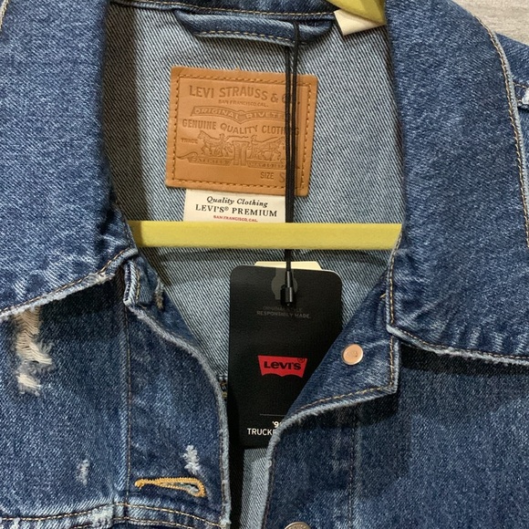 NWT LEVI’S 90’s Trucker Denim Jacket - Picture 2 of 8